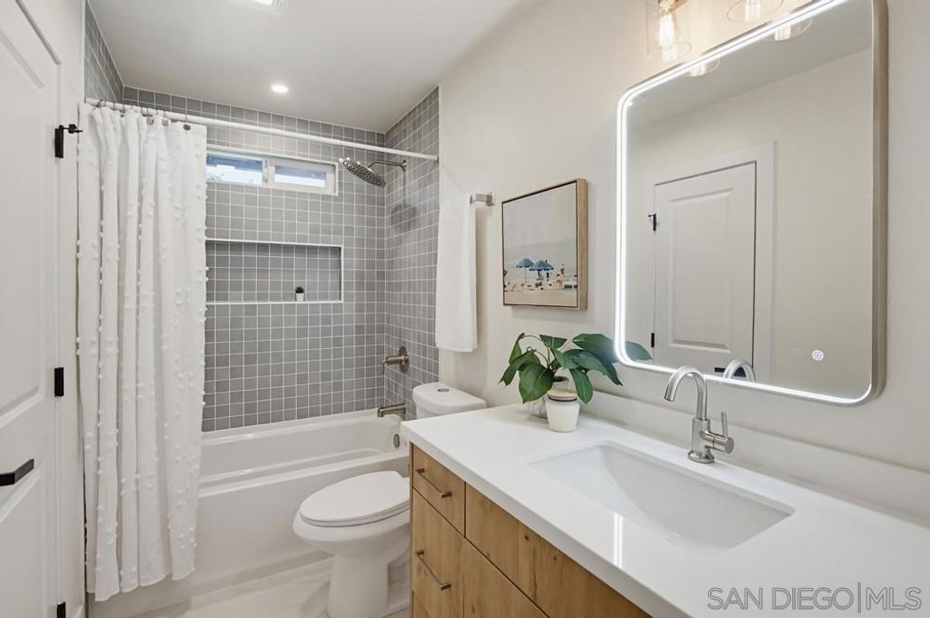 Image 27 of property listing at 2910 Erie St, San Diego, CA 92117