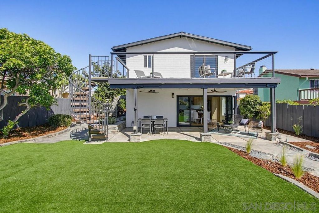 Image 31 of property listing at 2910 Erie St, San Diego, CA 92117