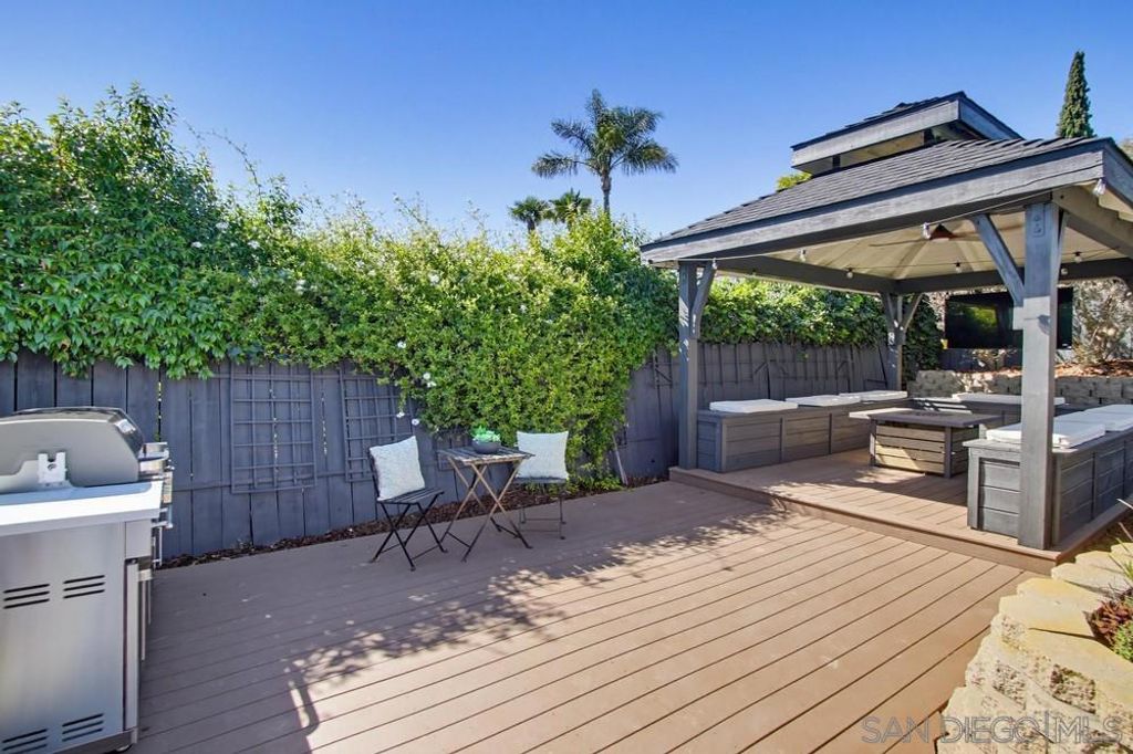 Image 33 of property listing at 2910 Erie St, San Diego, CA 92117