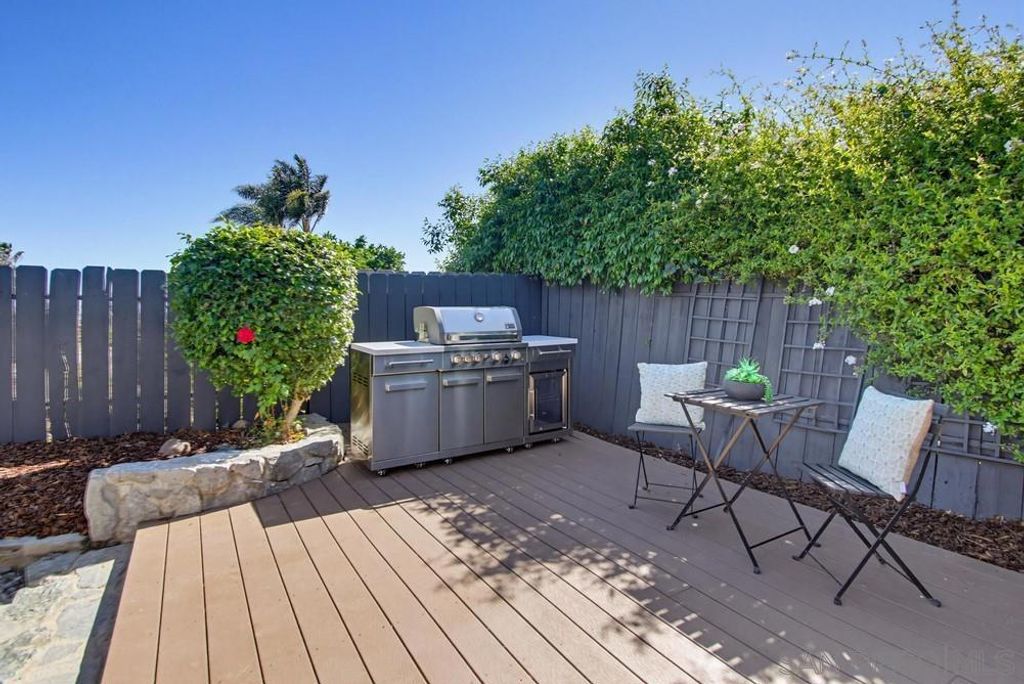 Image 37 of property listing at 2910 Erie St, San Diego, CA 92117