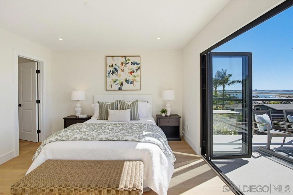 Image 6 of property listing at 2910 Erie St, San Diego, CA 92117