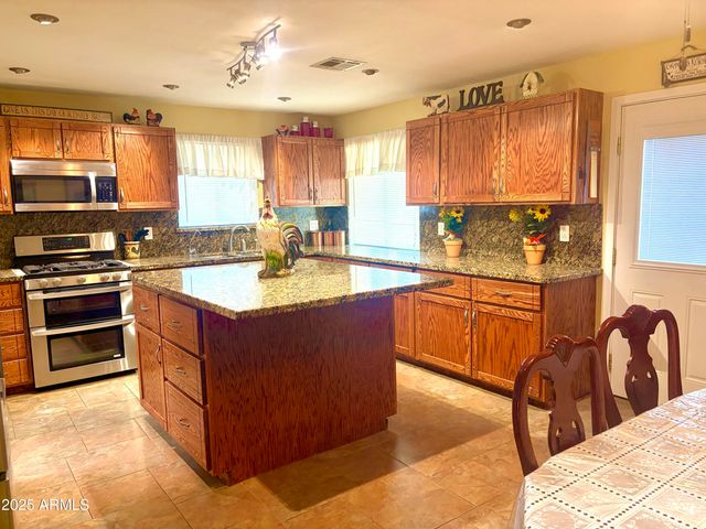 11820 N 30TH Drive, Phoenix, AZ 85029