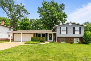 520 Spring Meadows Drive, Manchester, MO 63011