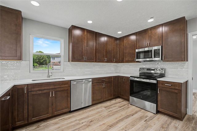 1933 Glen Meadow Way, Beavercreek, OH 45432