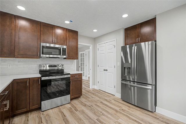 1933 Glen Meadow Way, Beavercreek, OH 45432