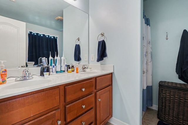 502 Poplar Bnd, Dickson, TN 37055