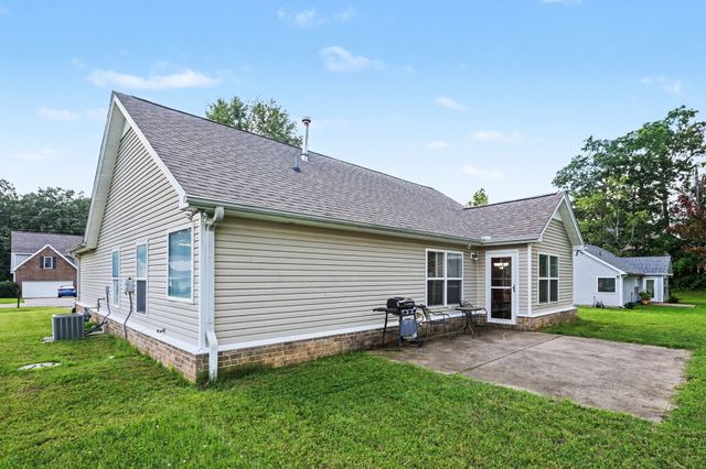 502 Poplar Bnd, Dickson, TN 37055