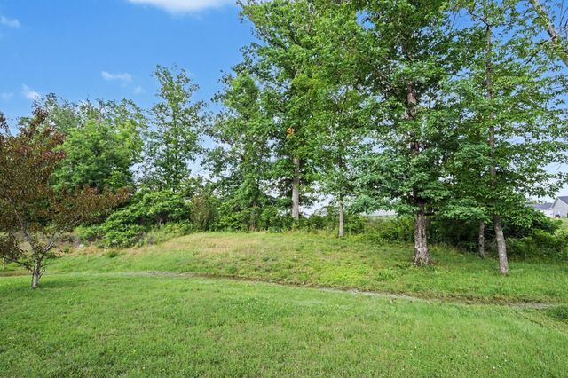 502 Poplar Bnd, Dickson, TN 37055