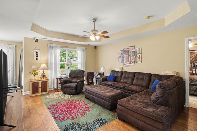 502 Poplar Bnd, Dickson, TN 37055
