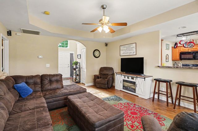 502 Poplar Bnd, Dickson, TN 37055