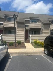 1388 BRADLEY DR, Harrisonburg, VA 22801