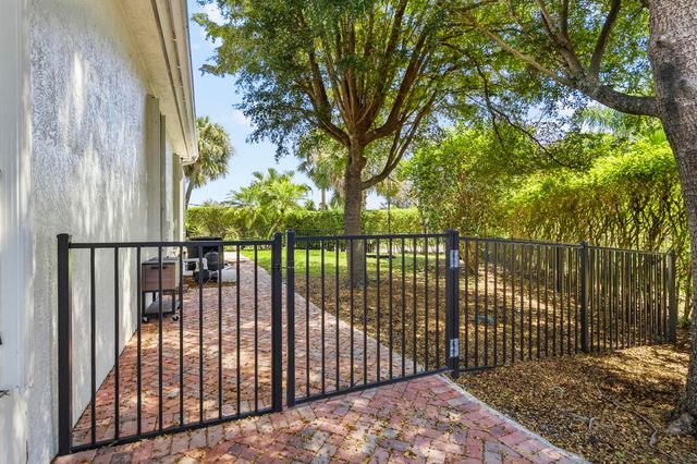 281 SW Hatteras Court, Palm City, FL 34990