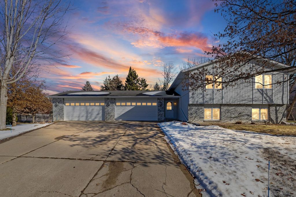 15165 Ellen Circle SE, Prior Lake, MN 55372