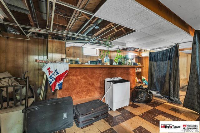 17585 Whitcomb Street, Detroit, MI 48235