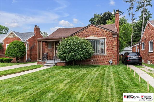 17585 Whitcomb Street, Detroit, MI 48235