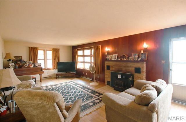 286 E Springfield Avenue, Gerald, MO 63037