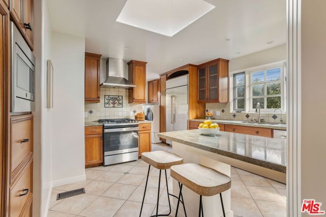 2254 Glendon Avenue, Los Angeles, CA 90064