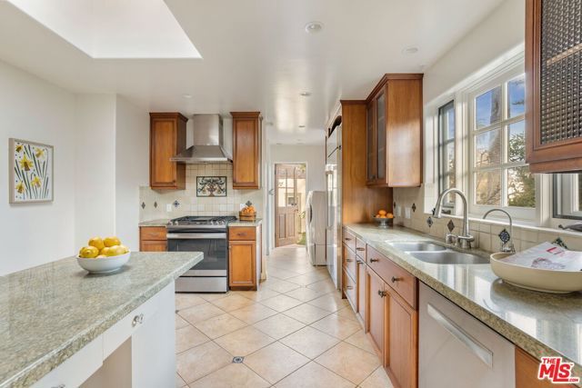 2254 Glendon Avenue, Los Angeles, CA 90064