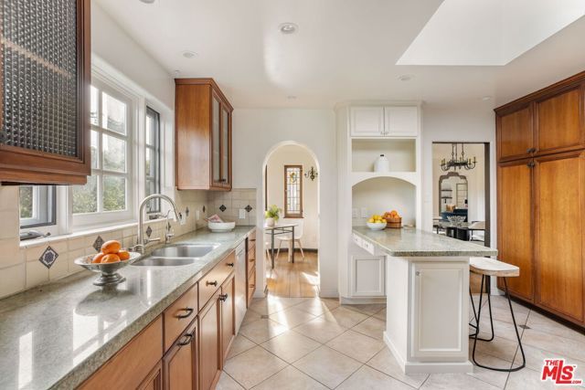 2254 Glendon Avenue, Los Angeles, CA 90064