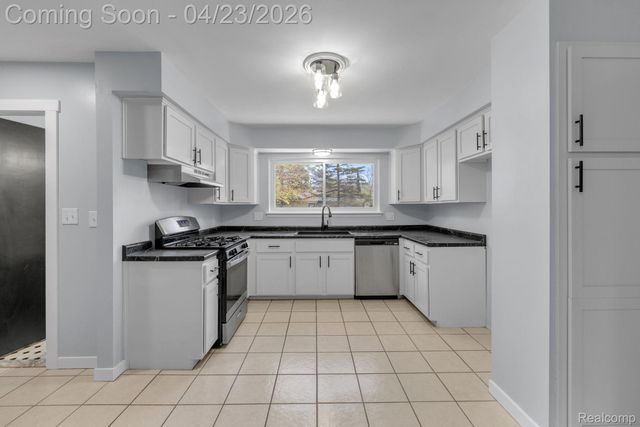 26211 Ross Street, Inkster, MI 48141