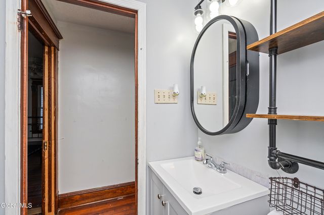 969 Vischer Avenue, Rotterdam, NY 12306