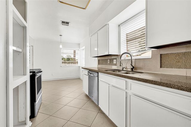 7302 Redding Road, Houston, TX 77036