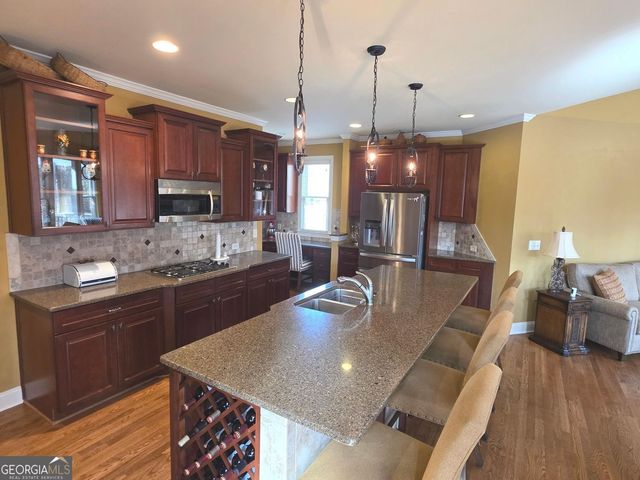 881 Creekview Bluff Way, Buford, GA 30518