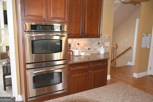 881 Creekview Bluff Way, Buford, GA 30518