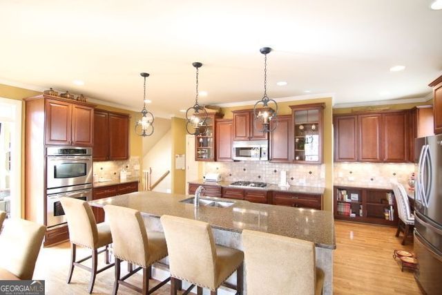 881 Creekview Bluff Way, Buford, GA 30518