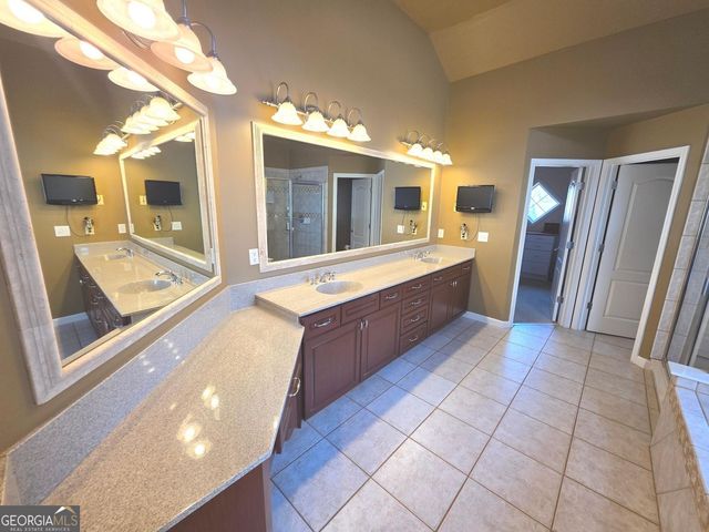 881 Creekview Bluff Way, Buford, GA 30518