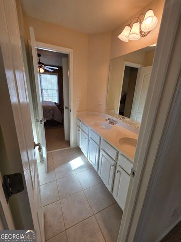 881 Creekview Bluff Way, Buford, GA 30518