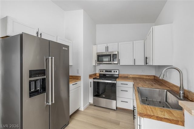 7308 Saybrook Point Drive, Las Vegas, NV 89128