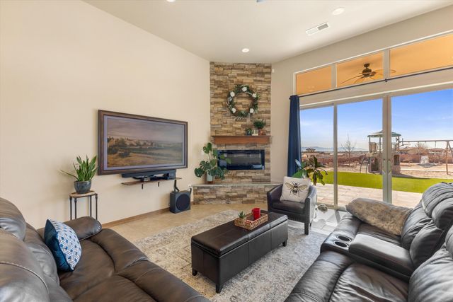 1420 20TH Avenue SE, Rio Rancho, NM 87124