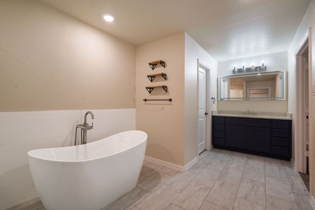 6012 Englishoak Drive, Arlington, TX 76016