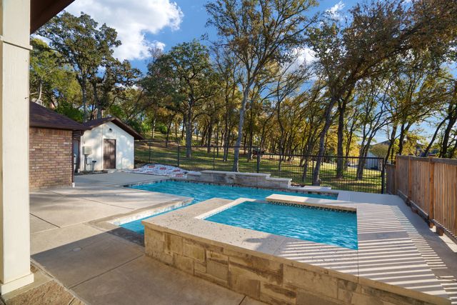 6012 Englishoak Drive, Arlington, TX 76016