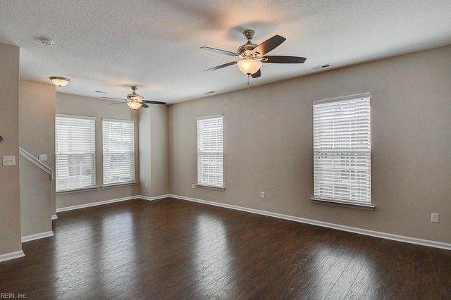 5020 Spinel ST, Virginia Beach, VA 23462