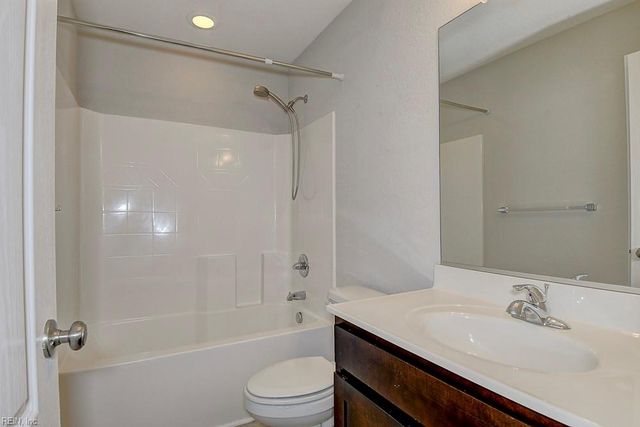 5020 Spinel ST, Virginia Beach, VA 23462