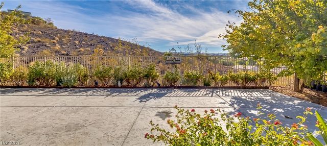 17 Glade Water Drive, Henderson, NV 89052