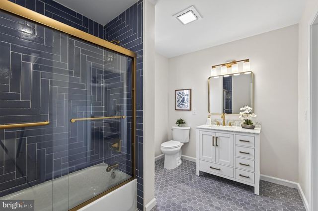 221 FLAGSTONE CIR, Coatesville, PA 19320