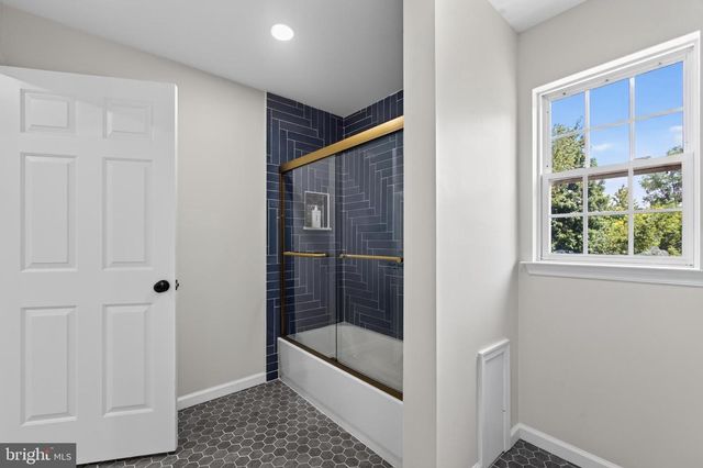 221 FLAGSTONE CIR, Coatesville, PA 19320