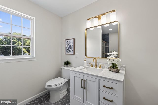 221 FLAGSTONE CIR, Coatesville, PA 19320