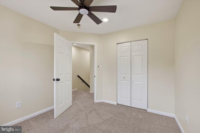 221 FLAGSTONE CIR, Coatesville, PA 19320