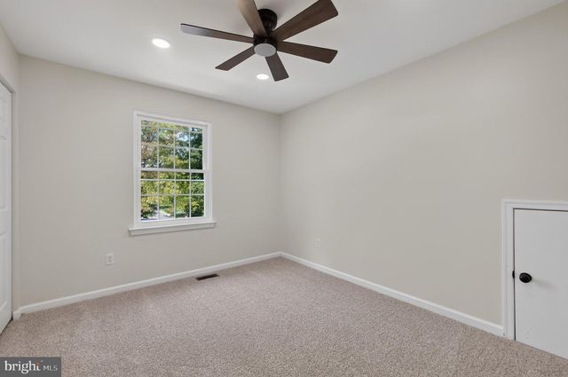 221 FLAGSTONE CIR, Coatesville, PA 19320