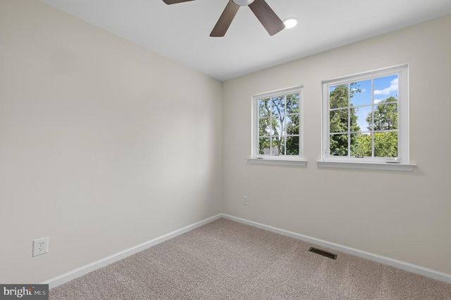 221 FLAGSTONE CIR, Coatesville, PA 19320