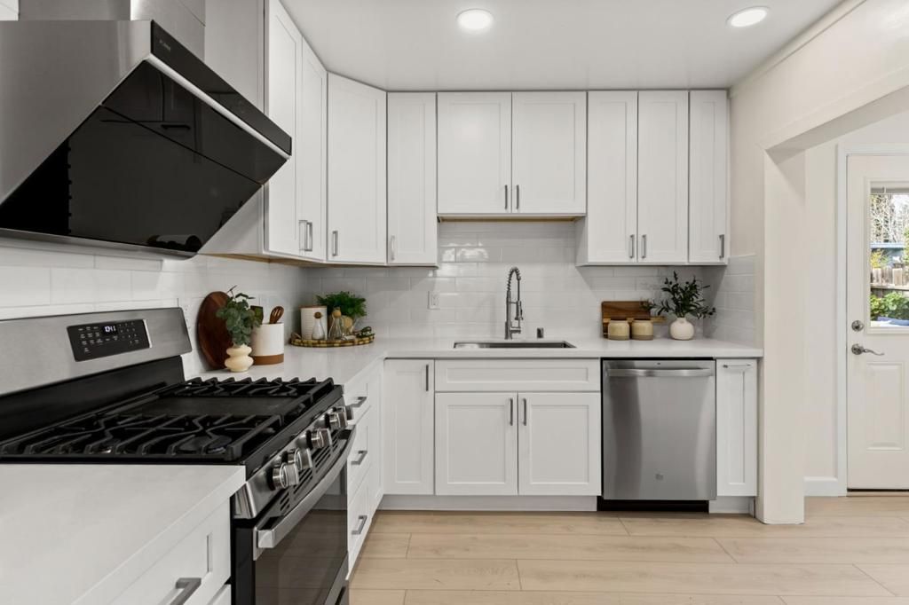 Image 11 of property listing at 274 W Duane Avenue, Sunnyvale, CA 94085