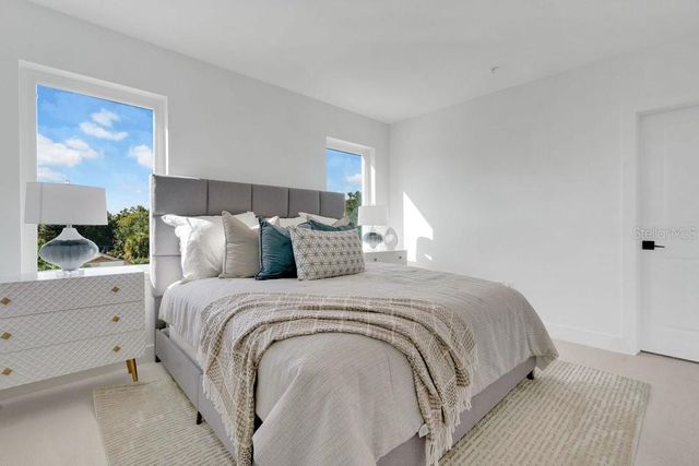 1010 E ROBINSON, Orlando, FL 32801