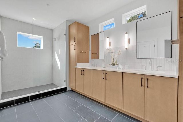 1010 E ROBINSON, Orlando, FL 32801