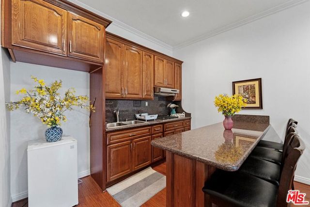 1430 N Dominion Avenue, Pasadena, CA 91104