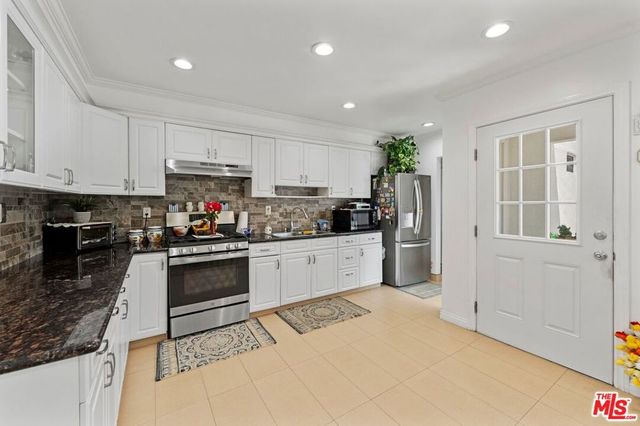 1430 N Dominion Avenue, Pasadena, CA 91104