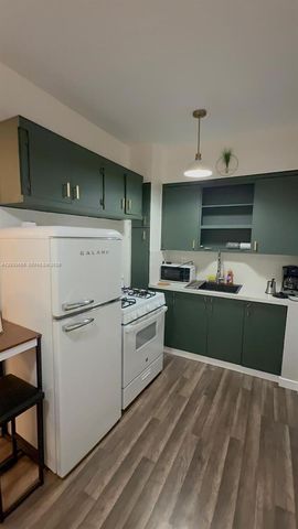8420 Byron Ave 6, Miami Beach, FL 33141